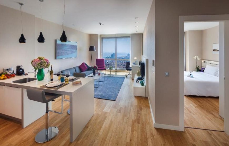 Deluxe One-Bedroom Apartment with Sea View