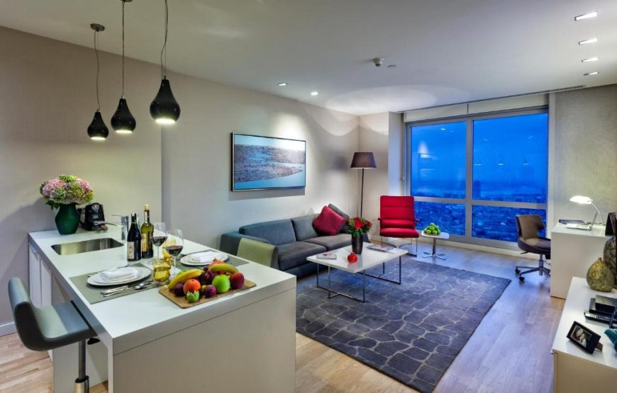 Deluxe One-Bedroom Apartment with Sea View