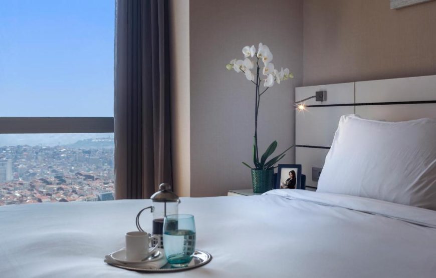 Deluxe One-Bedroom Apartment with Sea View