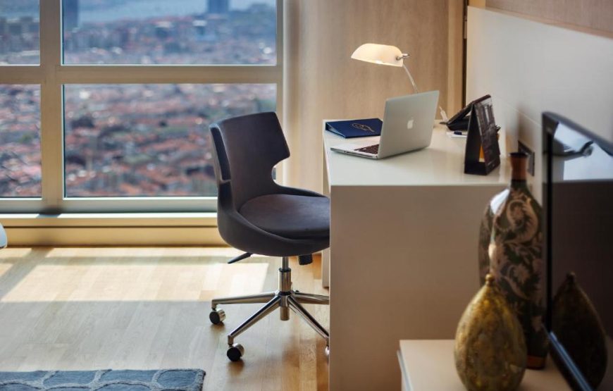 Deluxe One-Bedroom Apartment with Sea View