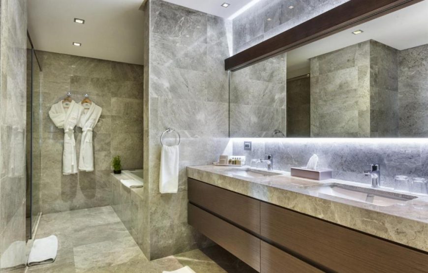 Four Bedroom Penthouse Apartment with Sea View