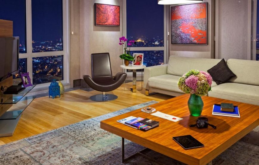 Four Bedroom Penthouse Apartment with Sea View