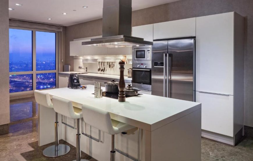 Four Bedroom Penthouse Apartment with Sea View