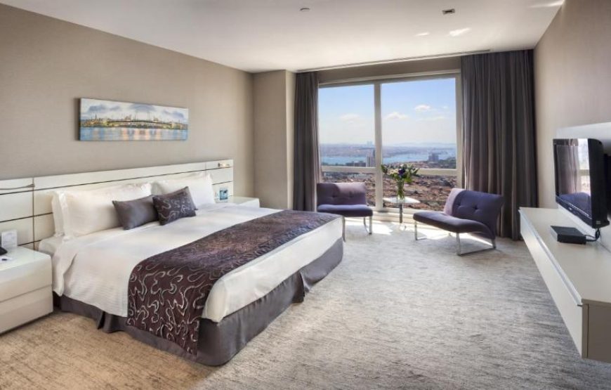 Four Bedroom Penthouse Apartment with Sea View