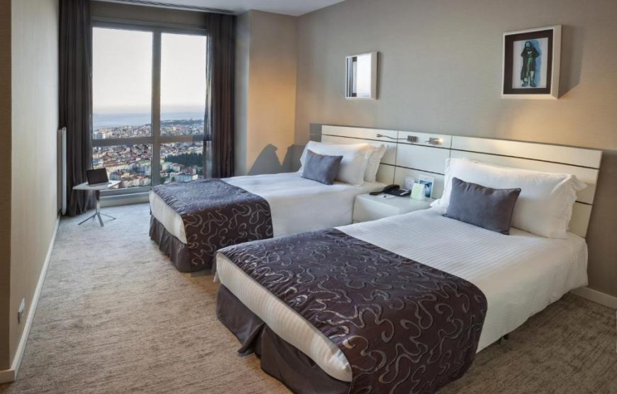 Four Bedroom Penthouse Apartment with Sea View