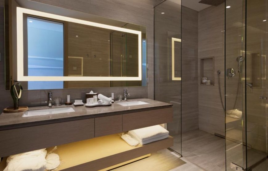 King Premium One-Bedroom Suite with Pool