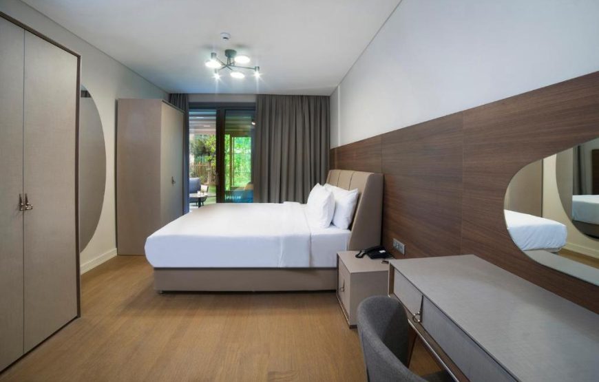 Premium Five-Bedroom Family Room