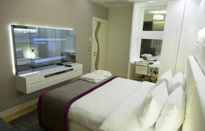 Corner Premium Two-Bedroom Apartment