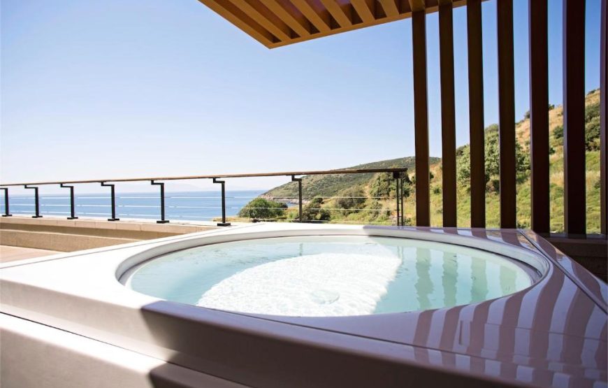 Deluxe Hot Tub Sea View Room with Whirlpool