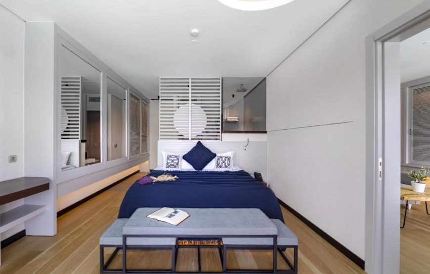 Deluxe King Room with Sea View