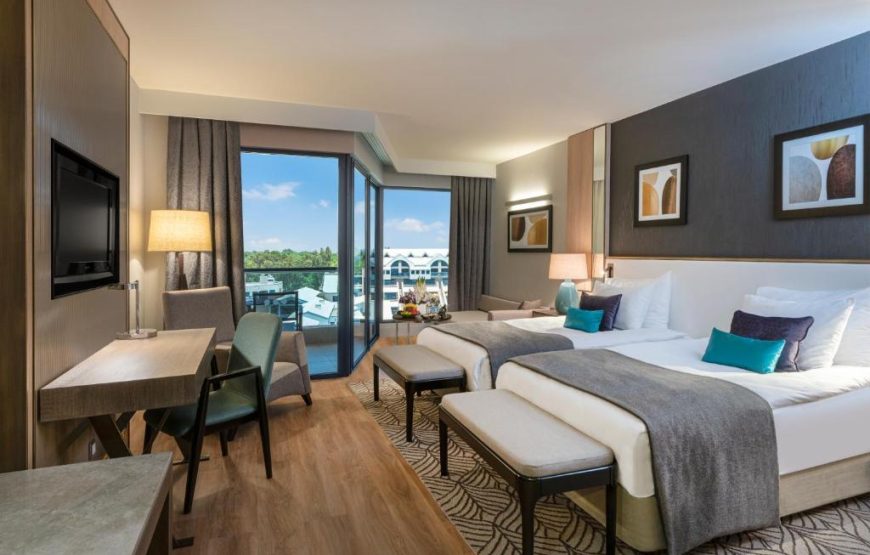 Deluxe Room – Land View