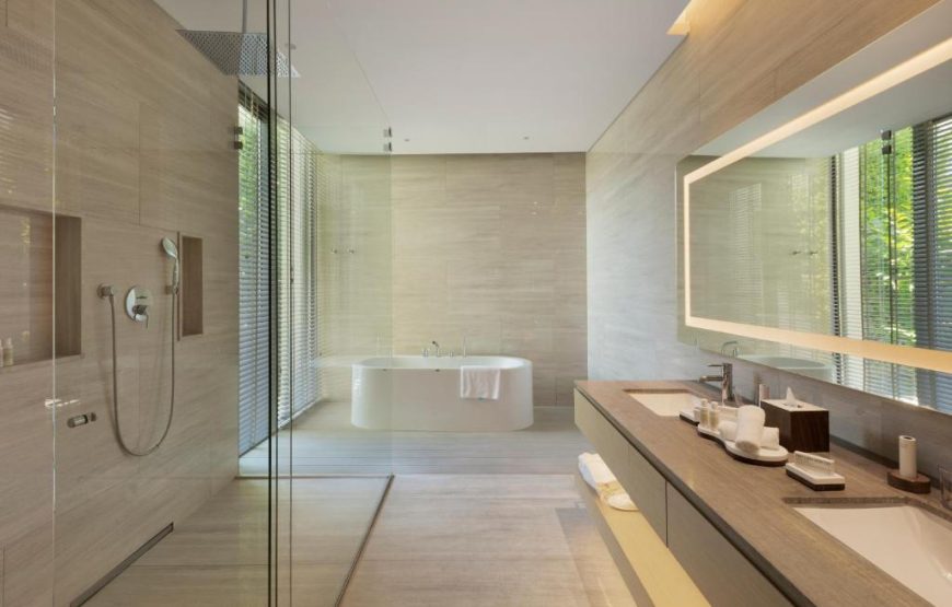 Deluxe Room with Terrace and Partial Sea View