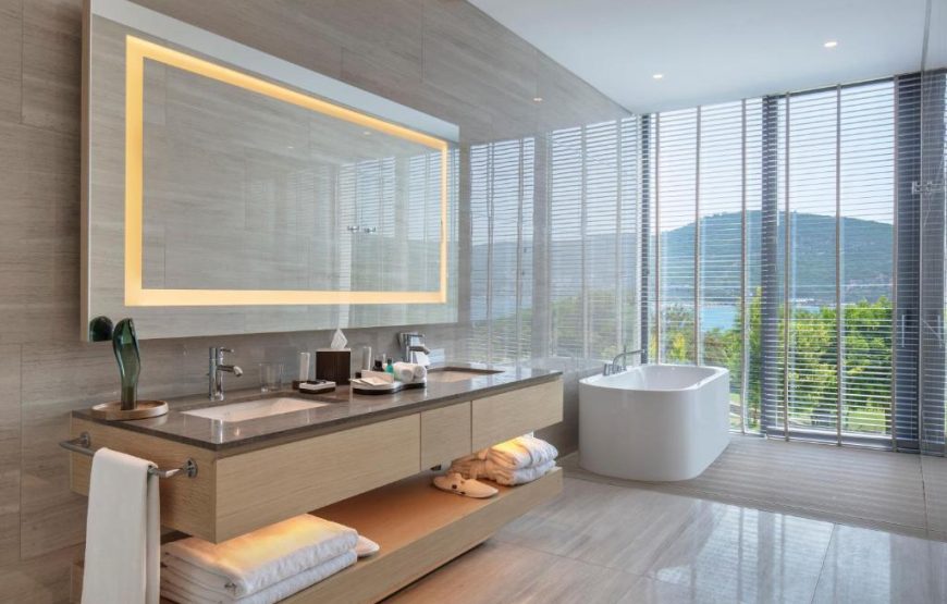 Deluxe Room with Terrace and Partial Sea View