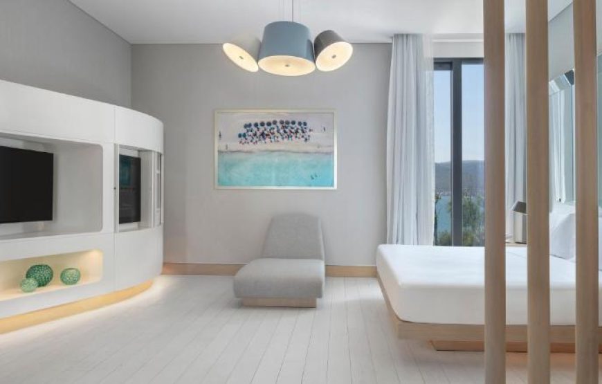 Deluxe Room with Terrace and Partial Sea View