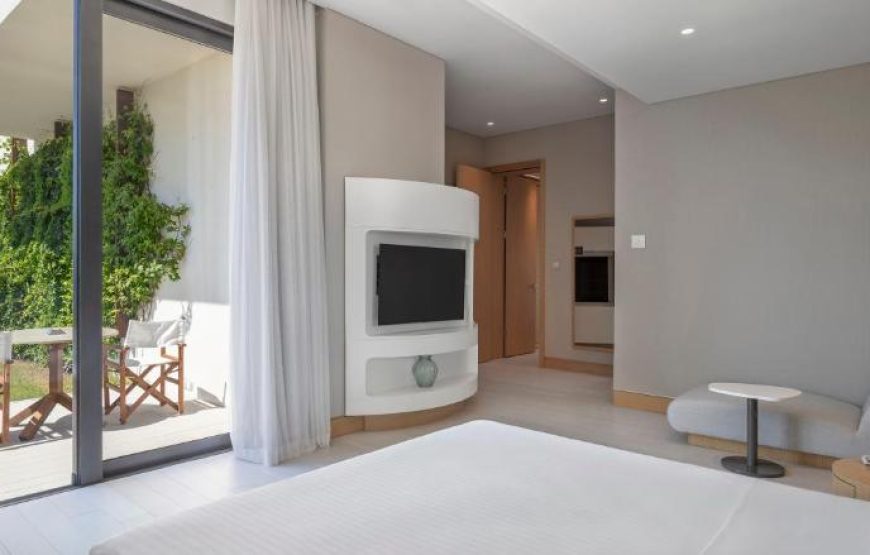 Deluxe Room with Terrace and Partial Sea View