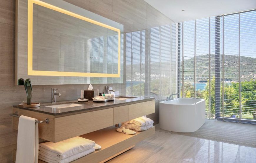 Deluxe Room with Terrace and Partial Sea View