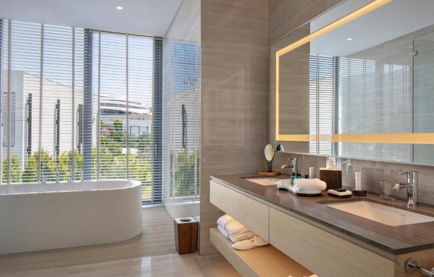 Deluxe Room with Terrace and Partial Sea View