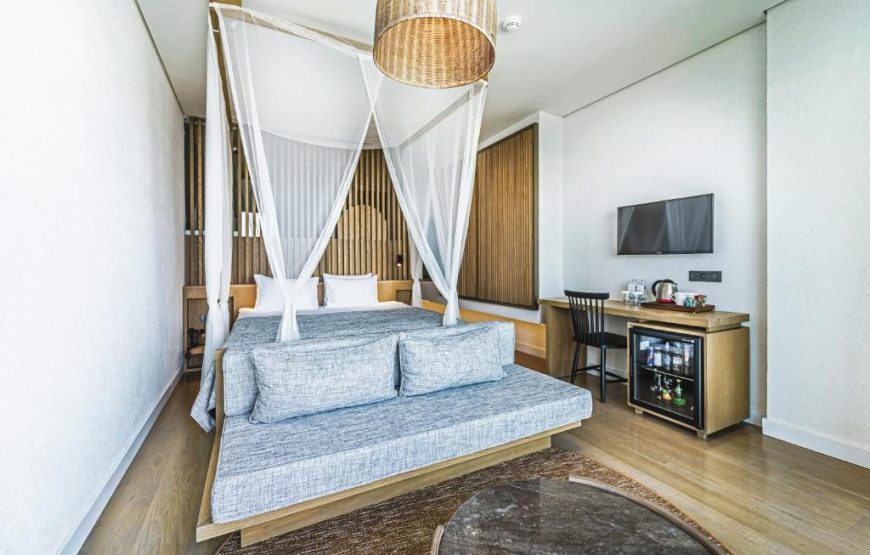 Deluxe Sea View Room with Balcony