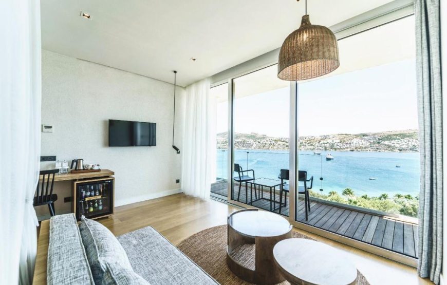 Deluxe Sea View Room with Balcony