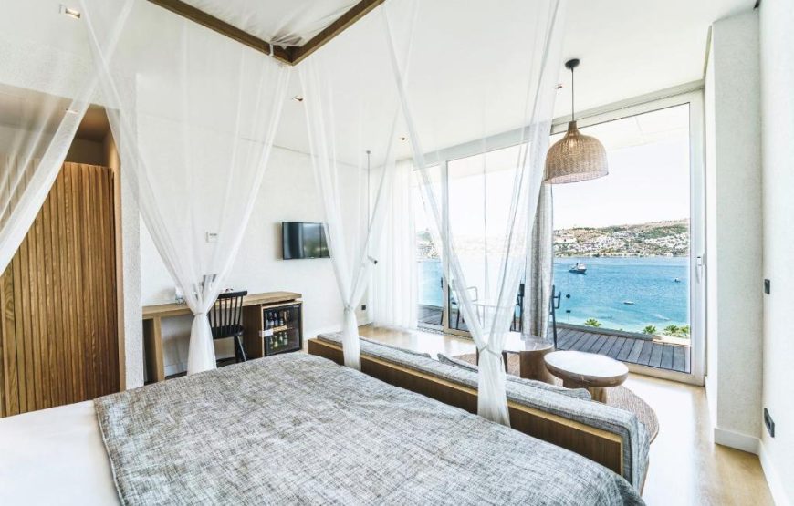 Deluxe Sea View Room with Balcony