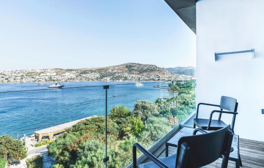 Deluxe Sea View Room with Balcony