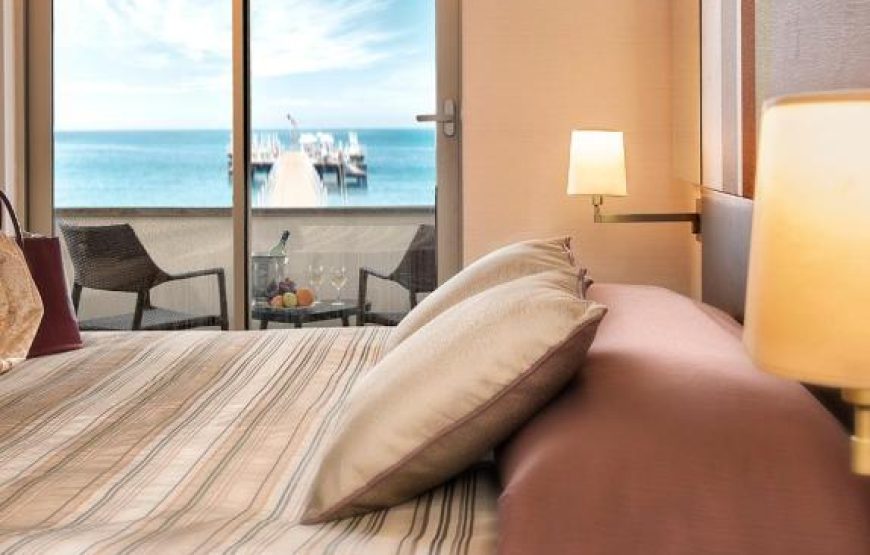 Deluxe Suite with Sea View