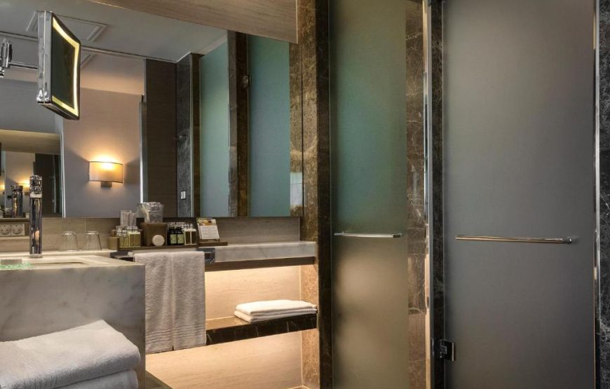 Deluxe Suite with Sea View