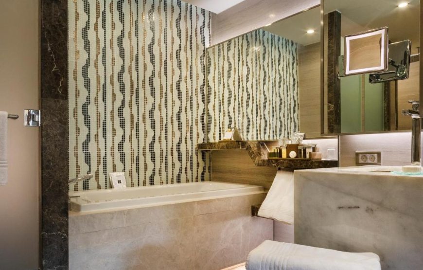 Deluxe Suite with Sea View