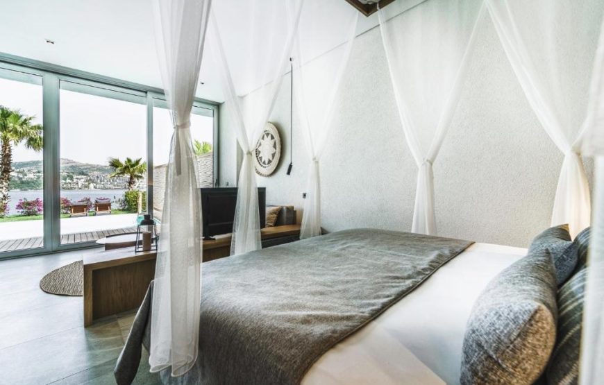 Exclusive Suite with Private Pool – One Bedroom