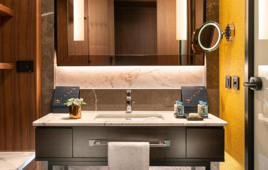 Family Corner Terrace Suite with Sea View