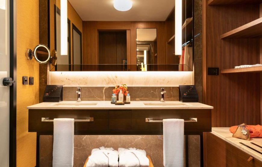 Family Corner Terrace Suite with Sea View