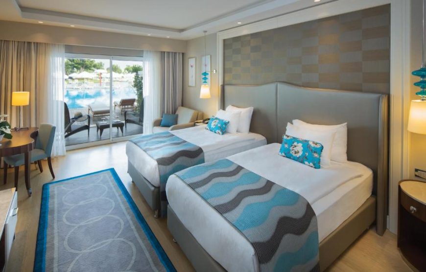 Family Pool Suite (Swim-up)