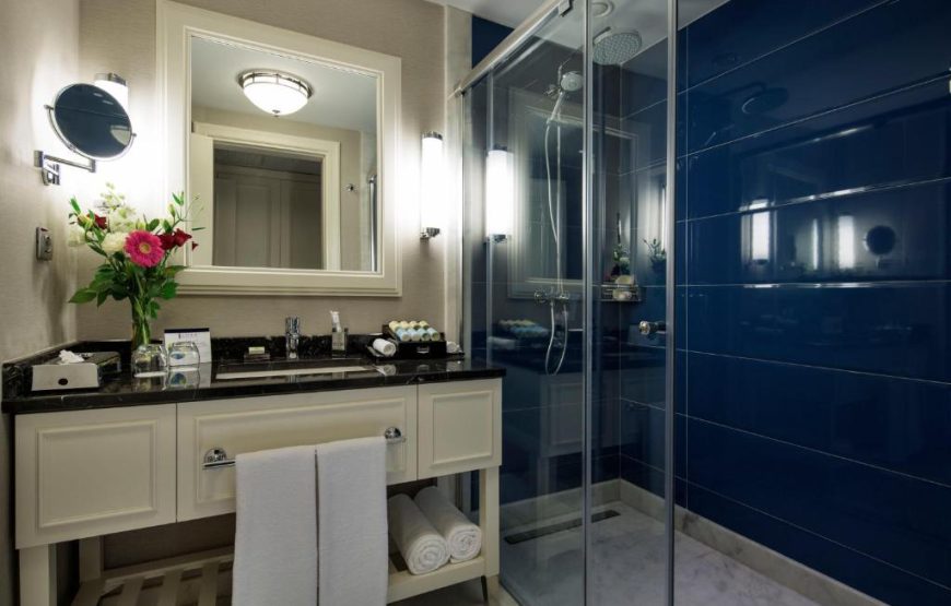 Family Pool Suite (Swim-up)