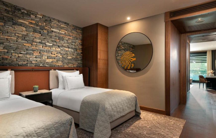 Family Room with Partial Sea View