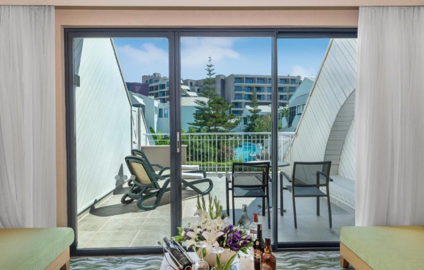 Family Room with Terrace – Pool View