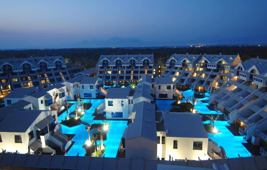 Family Room with Terrace – Pool View