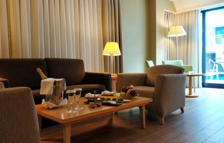 Honeymoon Love Lake Suite