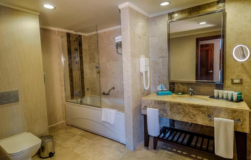 Honeymoon Love Lake Suite