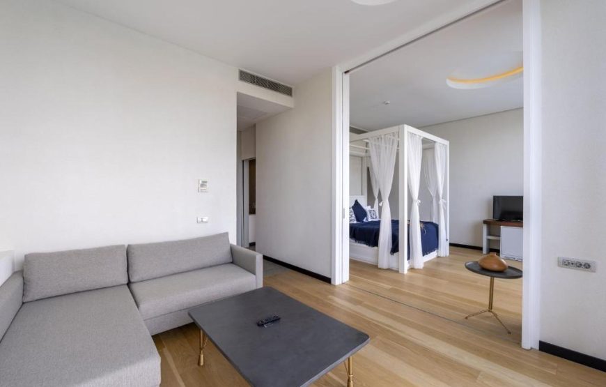 Junior Suite Partial Sea View with Pool