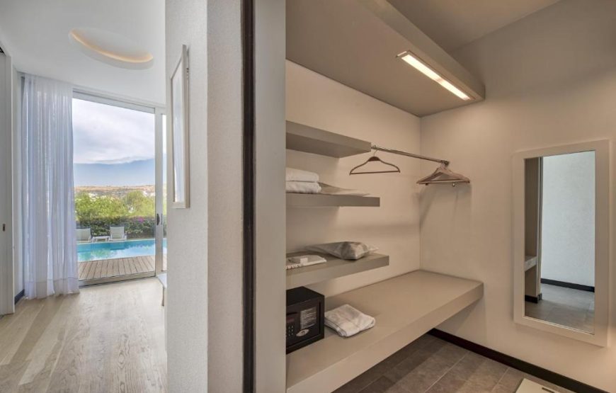 Junior Suite Partial Sea View with Pool