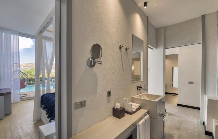 Junior Suite Partial Sea View with Pool