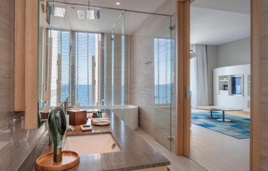 Junior Suite with Balcony and Sea View