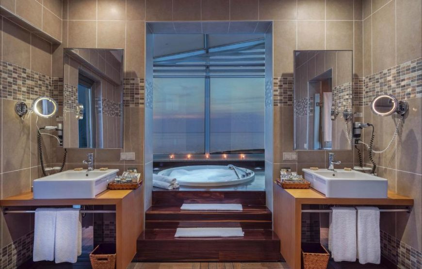 King Suite with Spa Bath