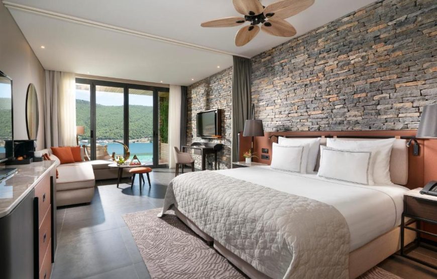 Laguna Deluxe Room with Partial Sea View – Swim Up