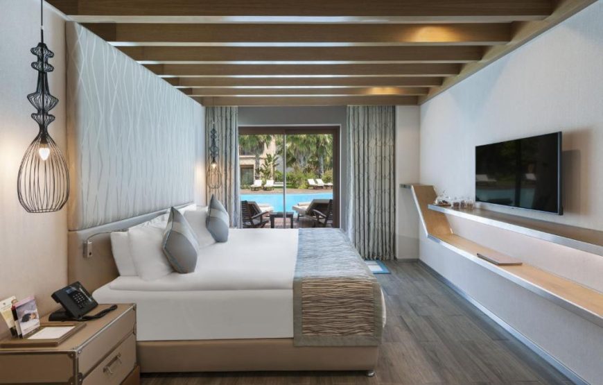 Legendary Suite Swim Up