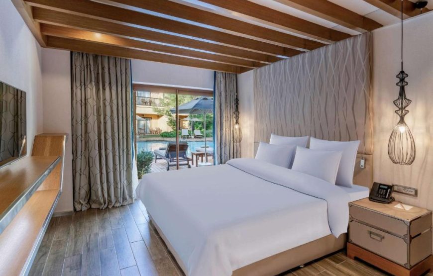 Legendary Suite Swim Up