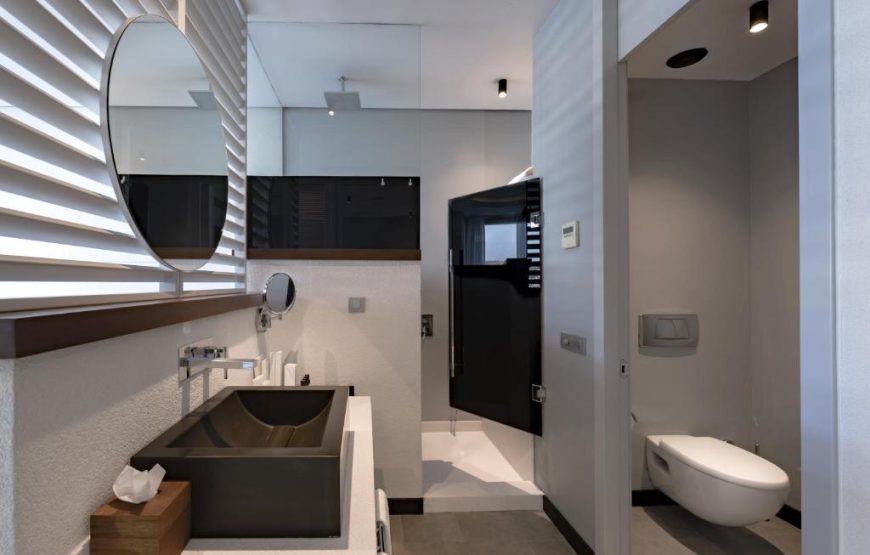 Luxury Partial Sea View Room with Pool