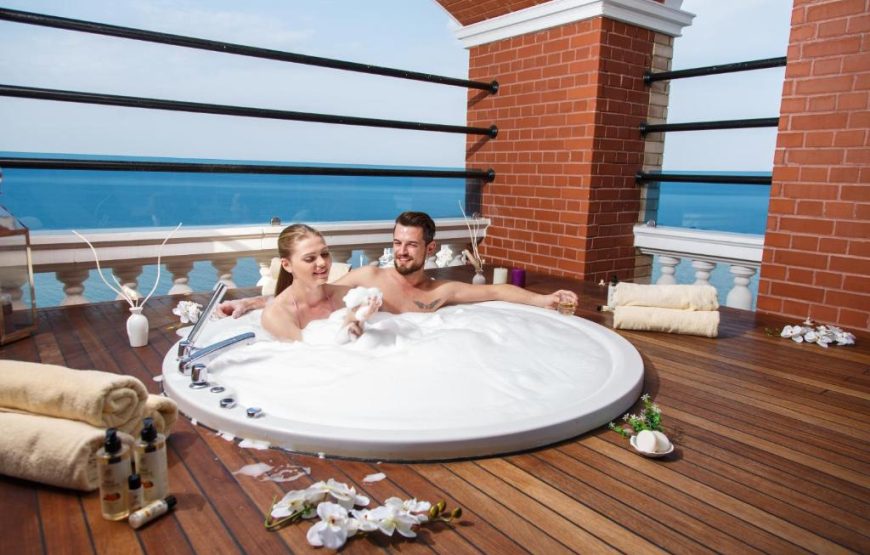 Queen Beatrix Suite with Spa Bath