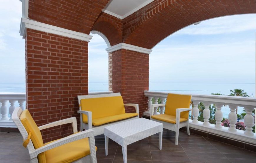 Queen Beatrix Suite with Spa Bath