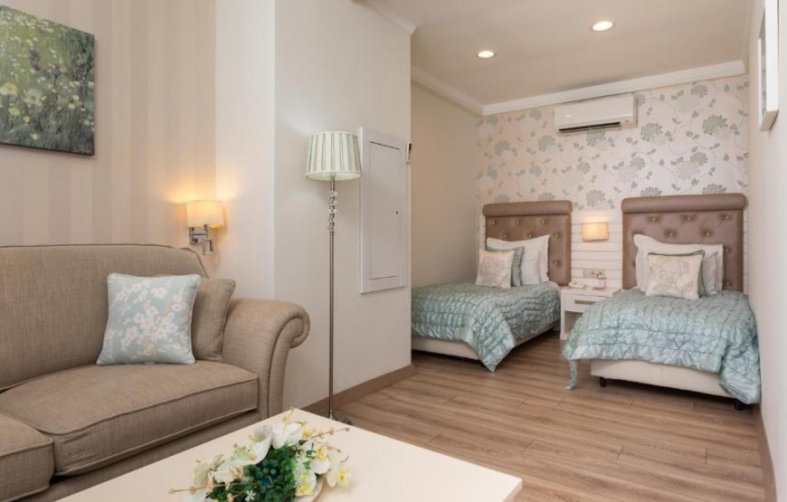 Queen Beatrix Suite with Spa Bath